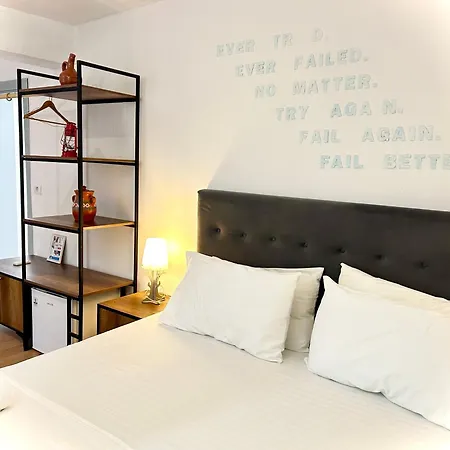 Отель Budget Retreat 3*