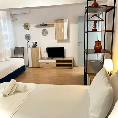 Отель Budget Retreat 3*
